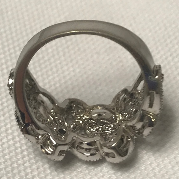 Lia Sophia Abloom ring - Size 7 - Picture 3 of 4